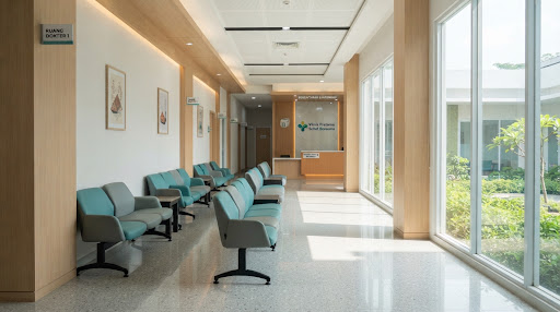 Lorong dan ruang rawat klinik yang tertata bersih